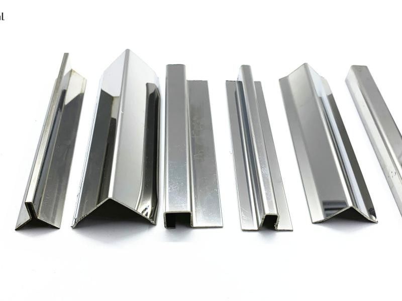 À l'intérieur de l'équilibre Bullnose 2.5m de bord de frontière en métal d'acier inoxydable de coin