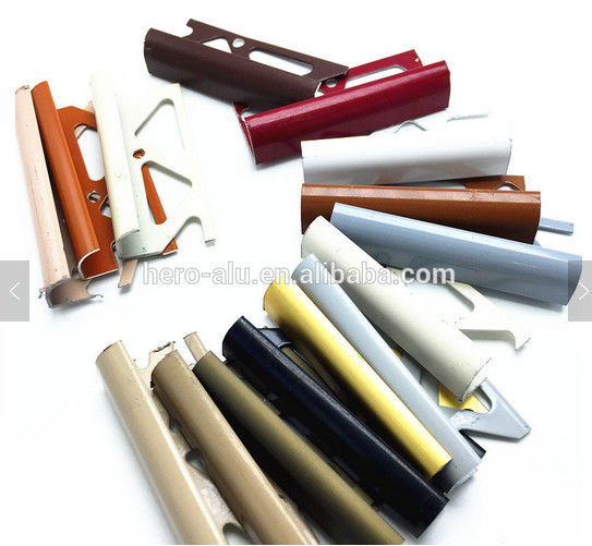 La tuile en aluminium ronde équilibrent des couleurs métalliques de haute de résistance à la corrosion d'escaliers colle extérieure de silicone