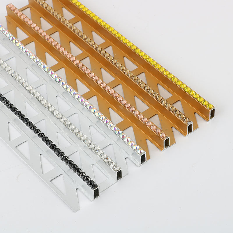 Le plancher/tuiles d'extrusion d'alliage d'aluminium la ligne d'arrivée équilibres de courroies