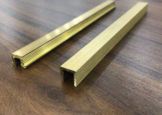 Équilibre en laiton de bord pour la décoration de carreau de céramique des tuiles 2.5m