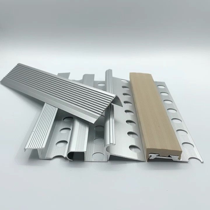 La bande rebord plate en aluminium de plancher de stratifié de bande de boucle haute-basse a anodisé