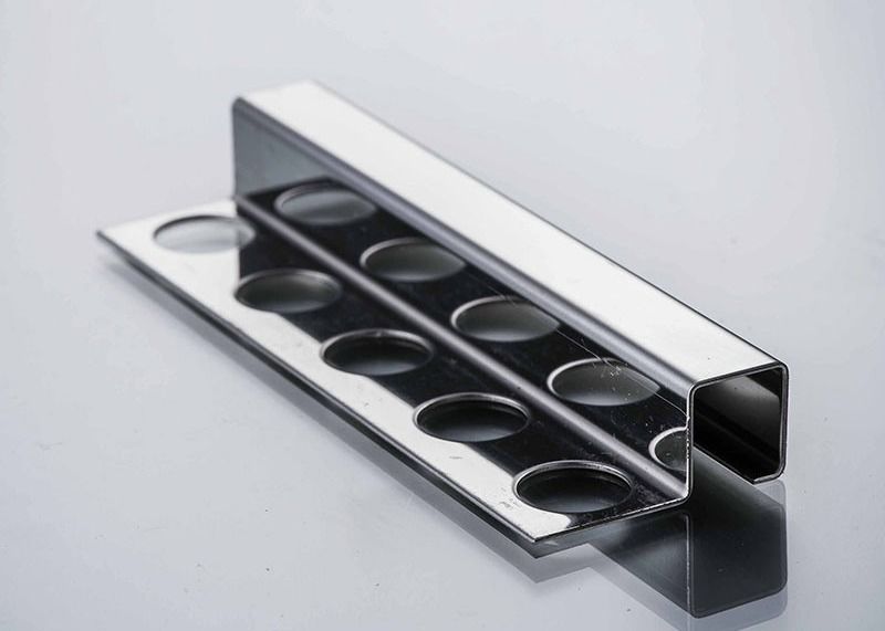TUV 10mm a balayé la ligne de panneau de jupe d'acier inoxydable d'équilibre de coin d'acier inoxydable