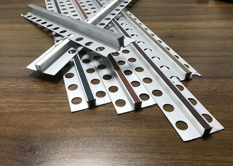 Le carrelage en bois équilibrent le profil en aluminium d'extrusion de joint en aluminium de mouvement de 25mm