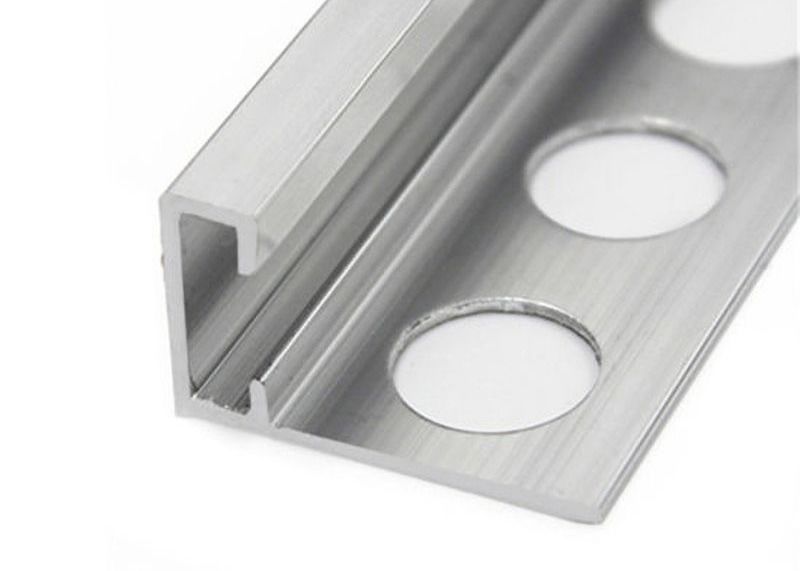 La tuile en métal d'alliage d'aluminium équilibre le règlage carré de coin de bord de tuile de décoration intérieure