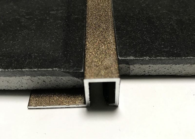 Le coin en céramique de tuile de bord en aluminium de coin couvre de tuiles la décoration en aluminium d'équilibre de carreau de céramique de profil