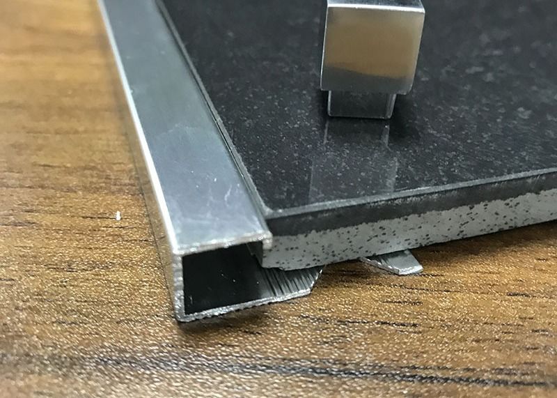 Le coin en céramique de tuile de bord en aluminium de coin couvre de tuiles la décoration en aluminium d'équilibre de carreau de céramique de profil