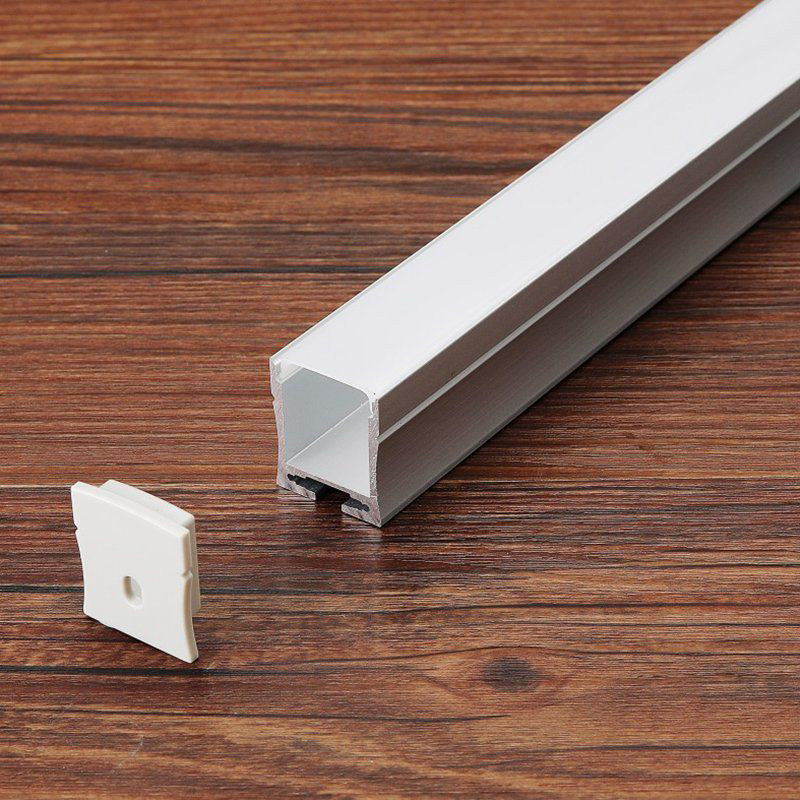 Profils en aluminium polis expulsés des extrusions industrielles LED 1.8m