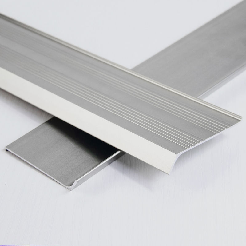Plinthe en aluminium auto-adhésive de buffet de protection de mur de conseil de bordage