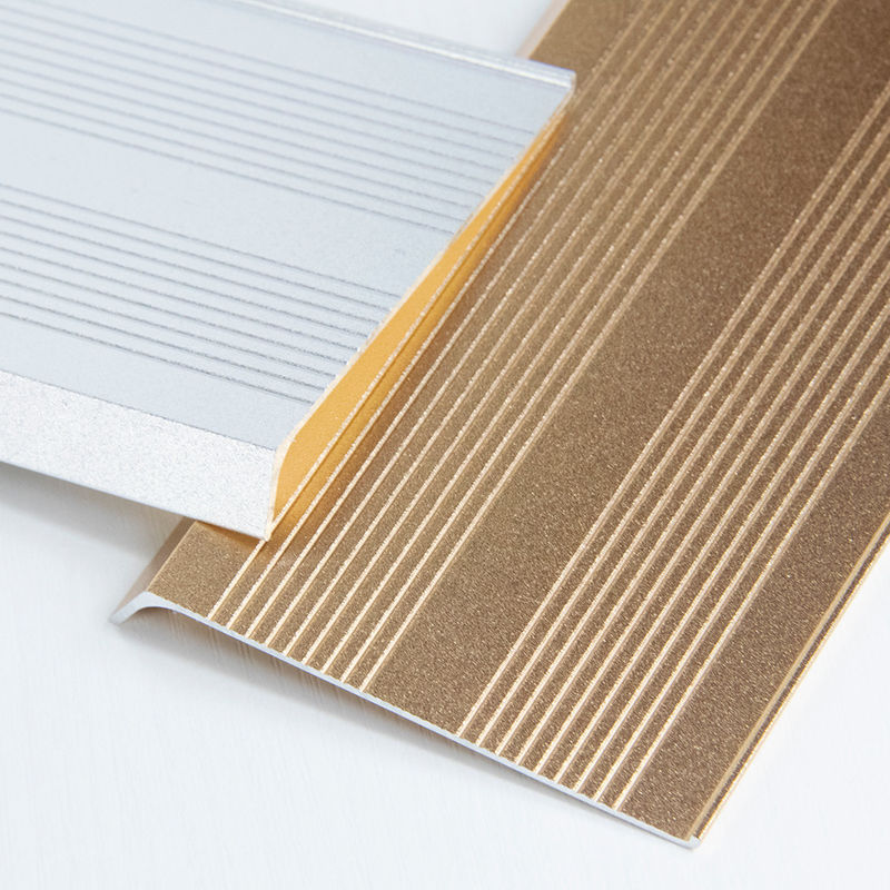 Conseil de bordage en aluminium argenté balayé 60mm pour la protection de bord de mur