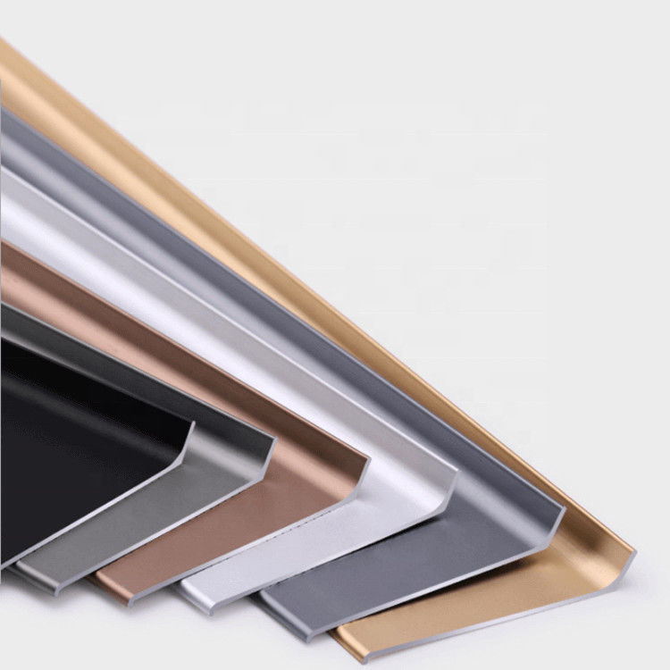 Accessoires communs de plinthes de bordage de plancher de doigt en aluminium décoratif de conseil