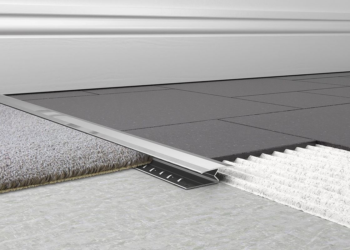 La bande de transition en aluminium de tapis de profil a anodisé la préparation de surface
